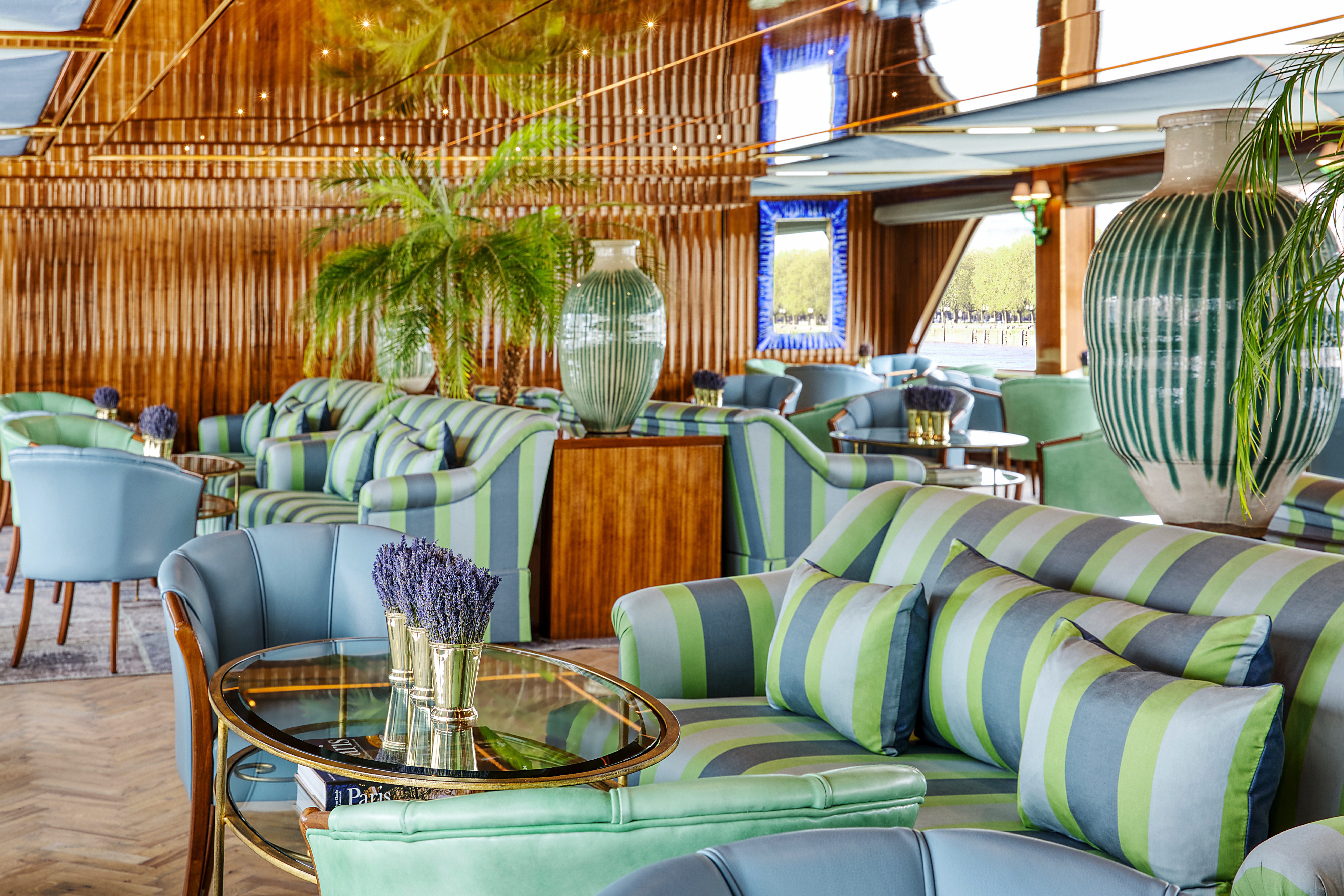 S.S. Bon Voyage - Le Salon Champagne